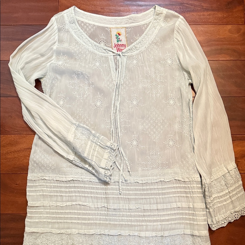 Johnny Was Ivory Embroidered Top